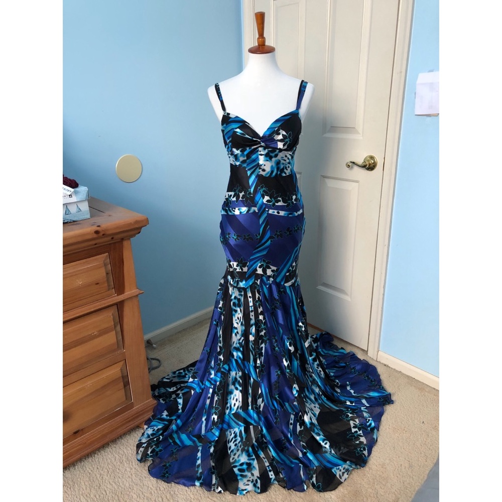 Printed, Open Back, Beautiful Blue Dress!